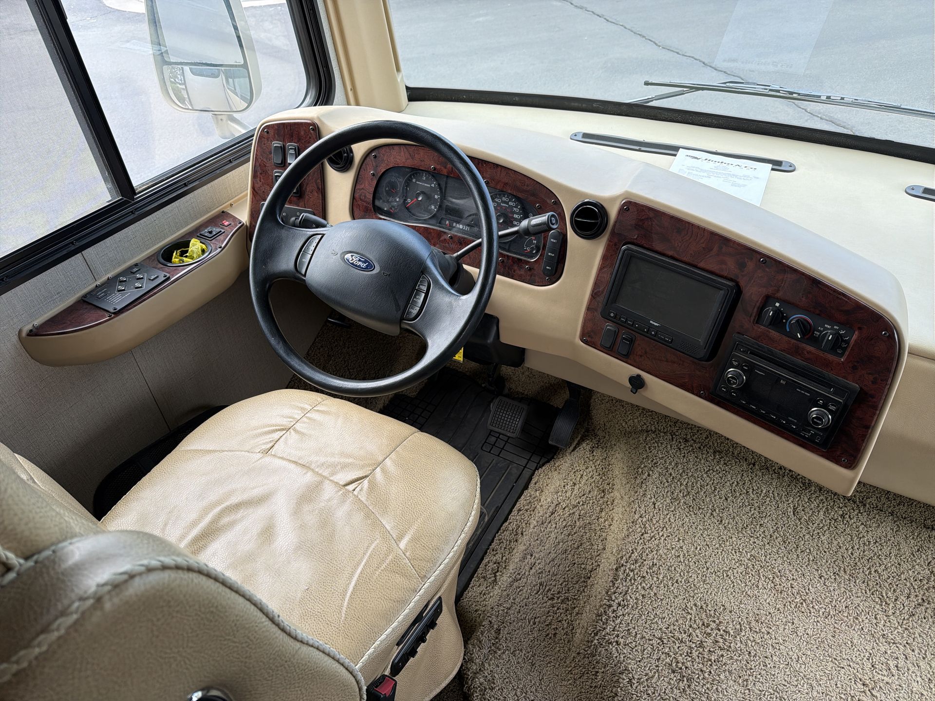 2014 Newmar Bay Star 3309 - Image 31