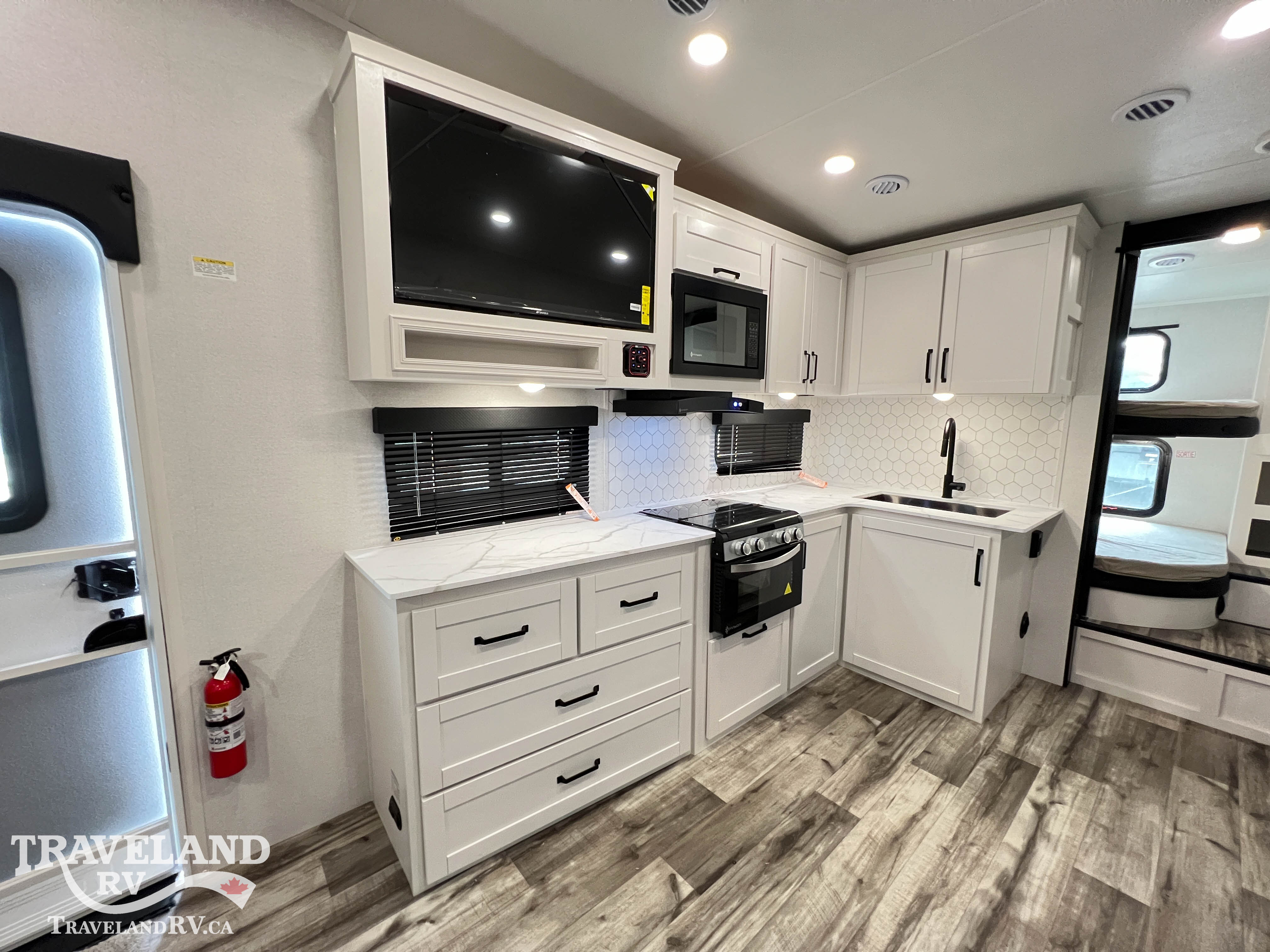 2027 Highland Ridge Roamer Light Duty 28DBSS - Image 10