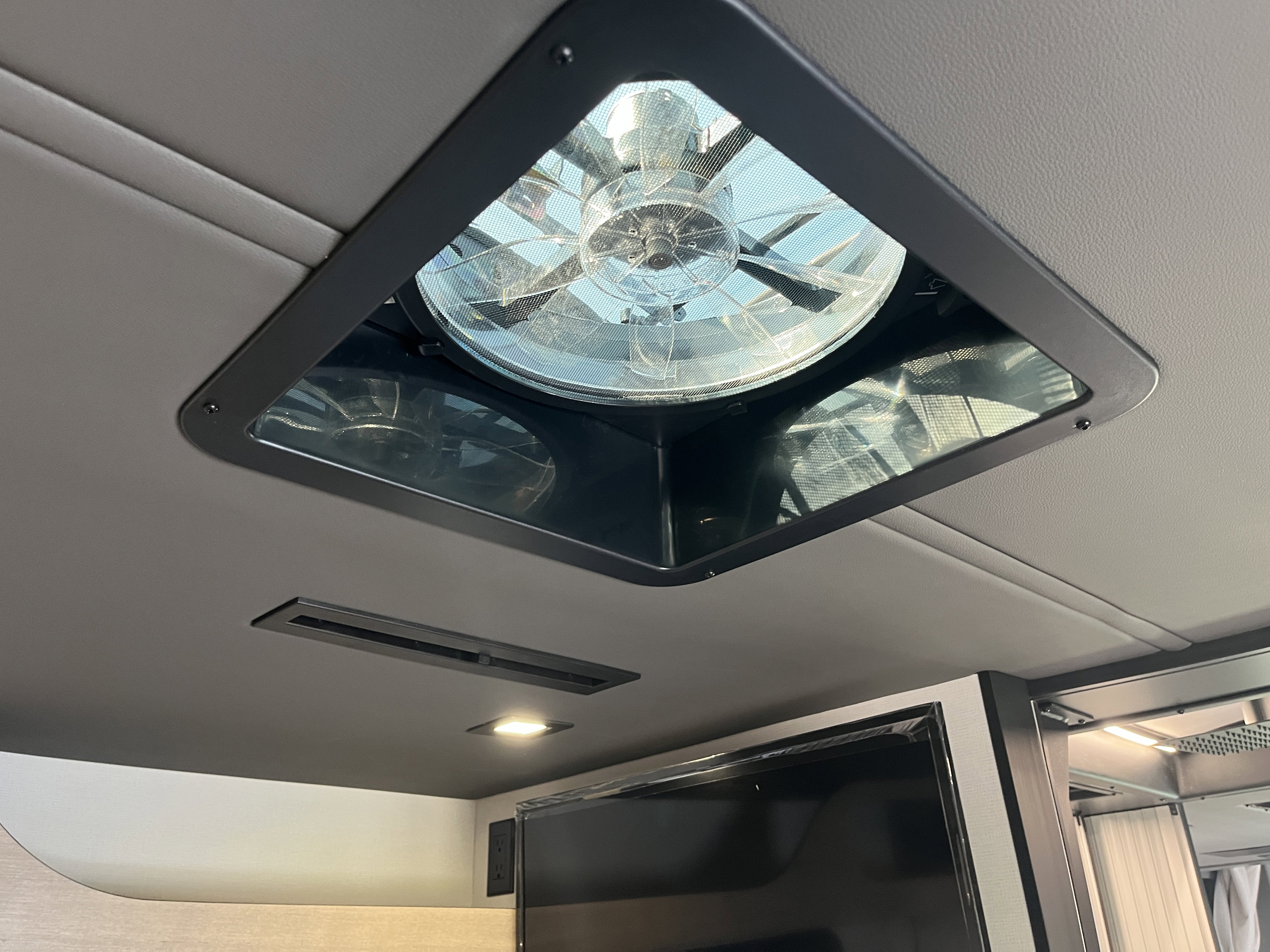 2026 Grand Design Lineage Series M 25TK - Image 49