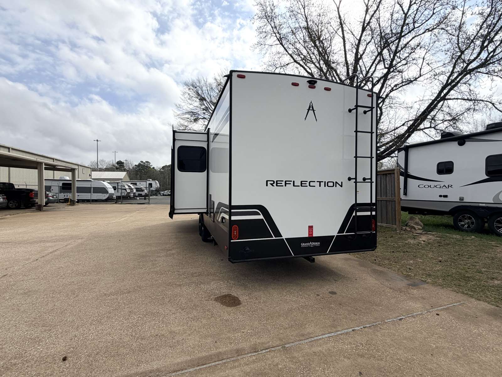 2026 Grand Design Reflection Travel Trailer 322FKTS - Image 4