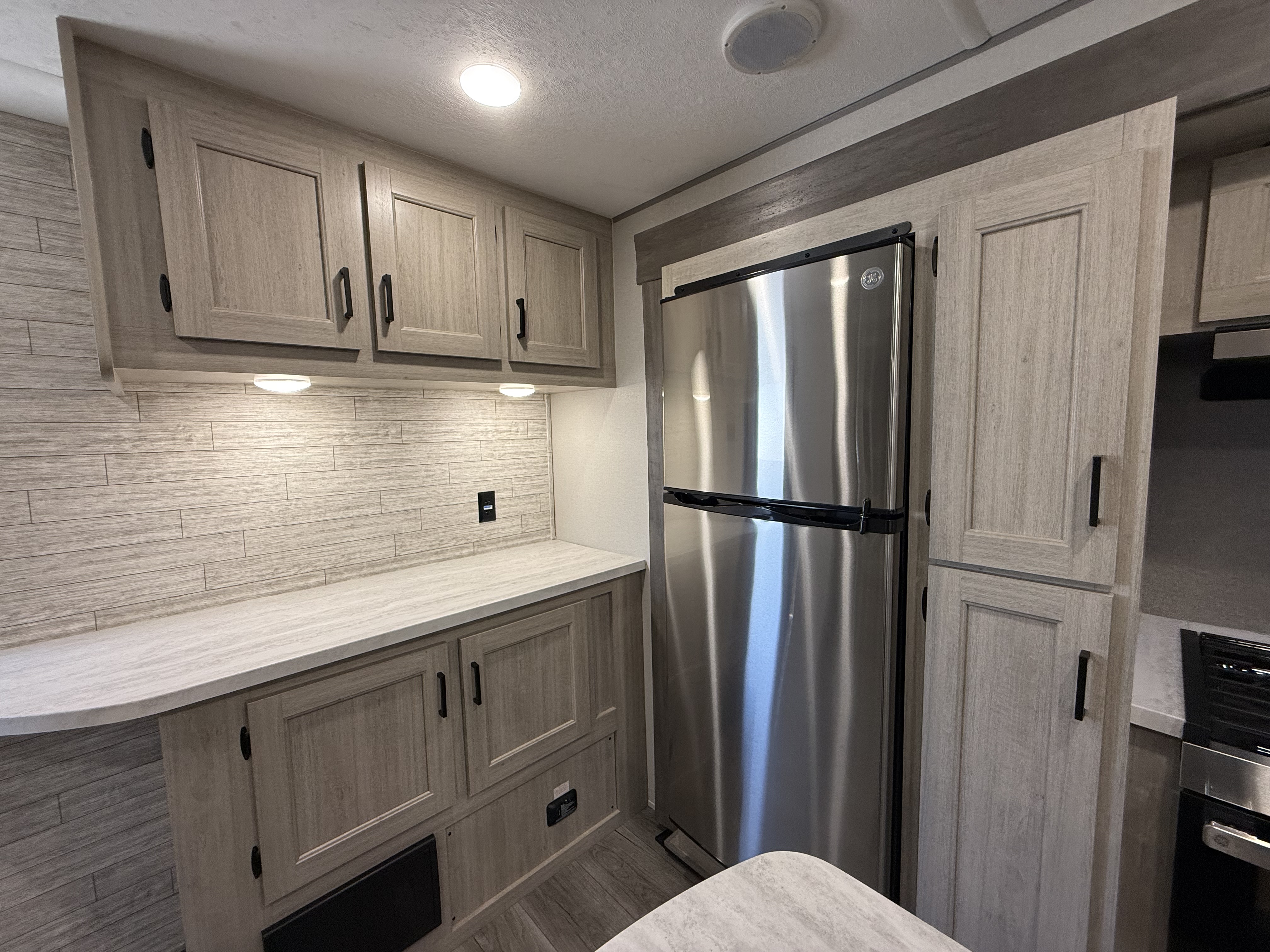 2024 Coachmen Catalina Legacy Edition 283FEDS - Image 16