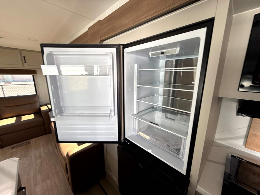 2027 VENTURE RV SPORTTREK 343VIK - Image 17