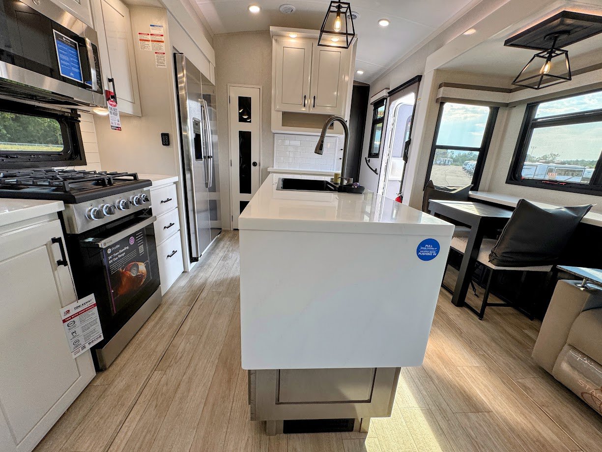 2026 JAYCO PINNACLE 32RLTS - Image 12