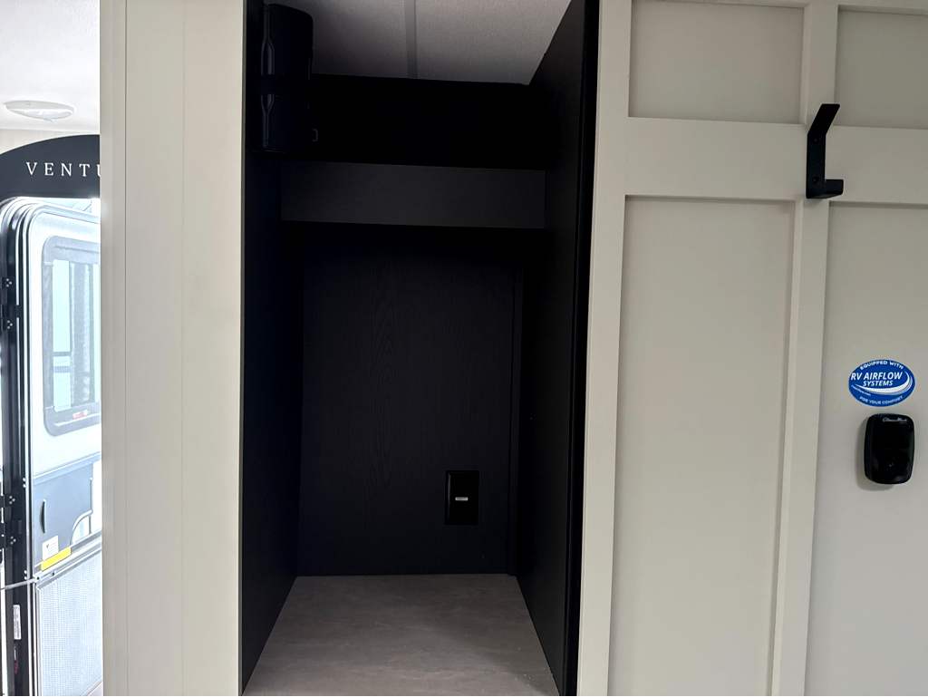 2027 VENTURE RV STRATUS 231VRK - Image 23