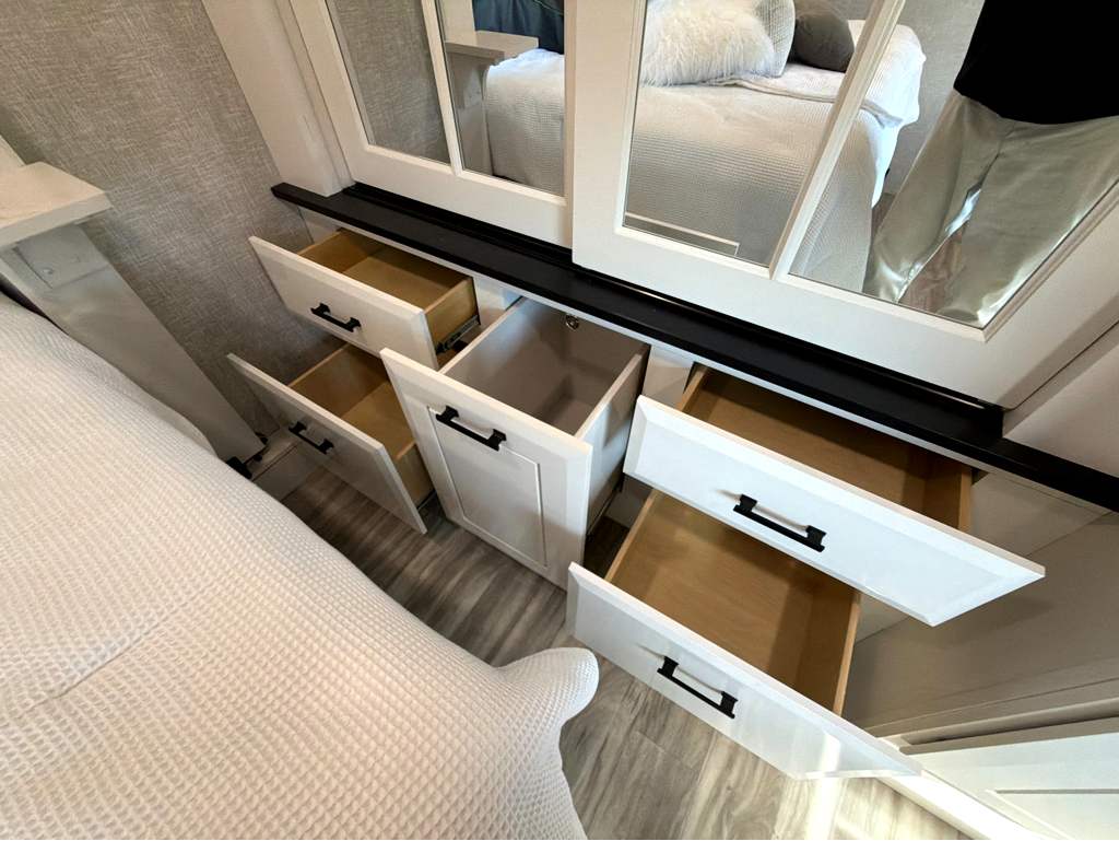 2025 JAYCO PINNACLE 32RLTS - Image 29