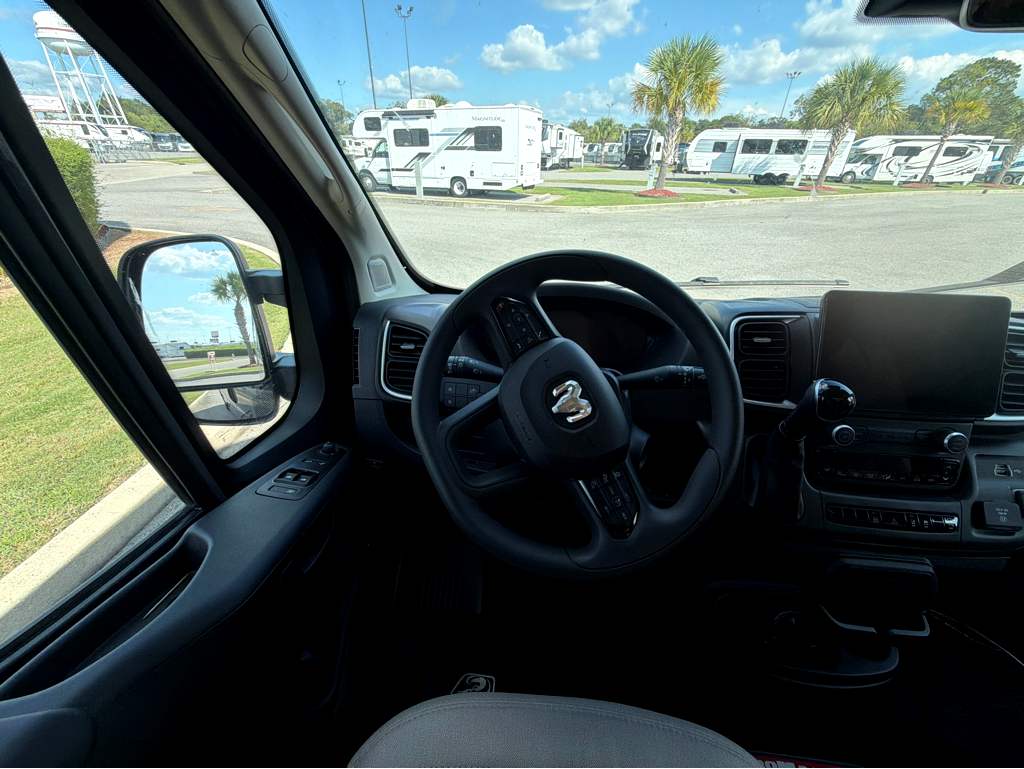 2027 THOR MOTOR COACH SEQUENCE 20L - Image 16