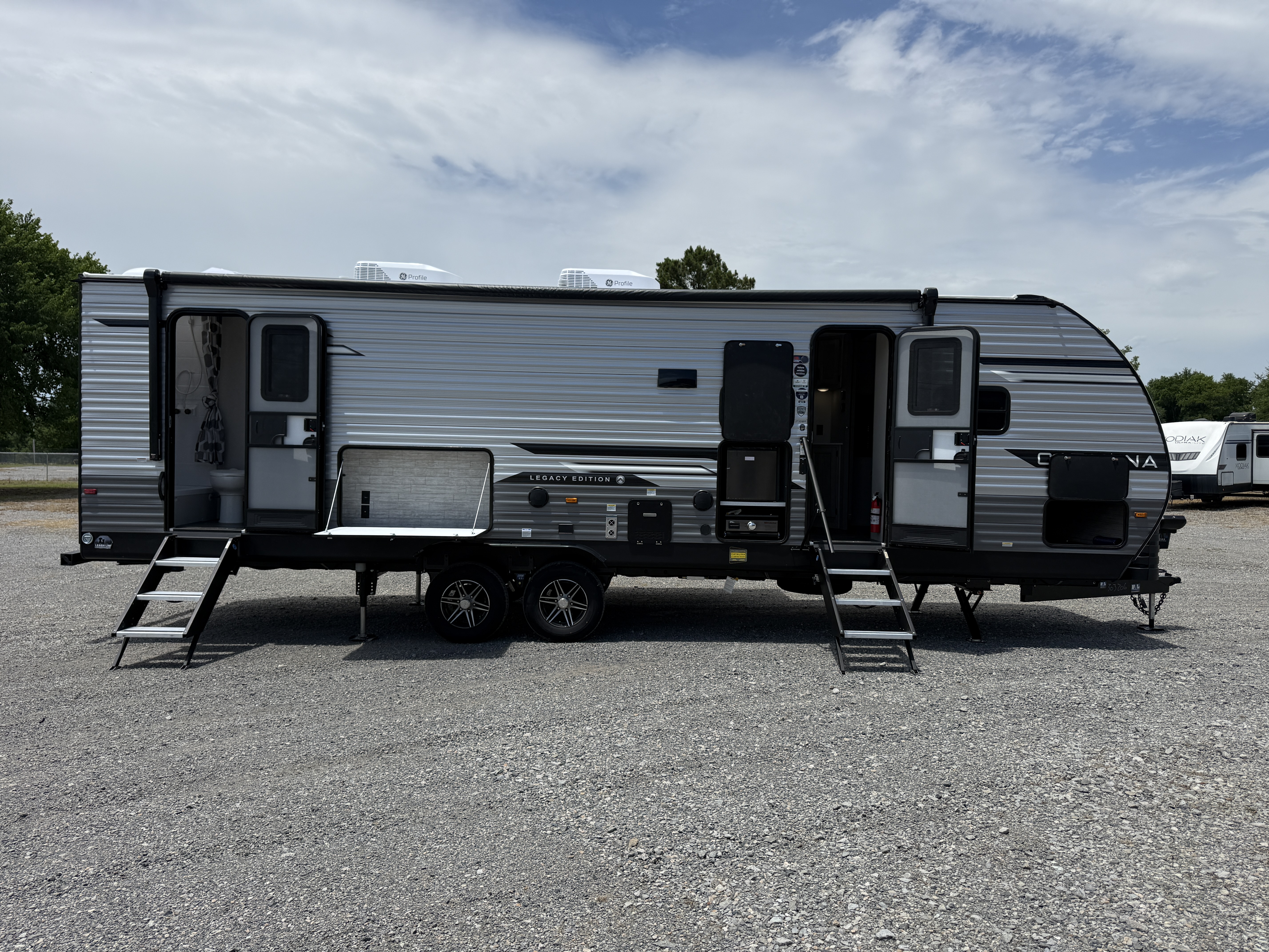 2026 Coachmen CATALINA LEGACY EDITION 273DBHCKLE - Image 9