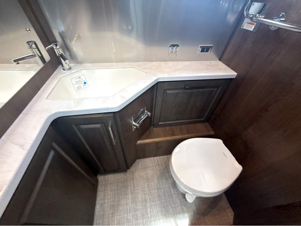 2026 AIRSTREAM CLASSIC 30RBQ - Image 27