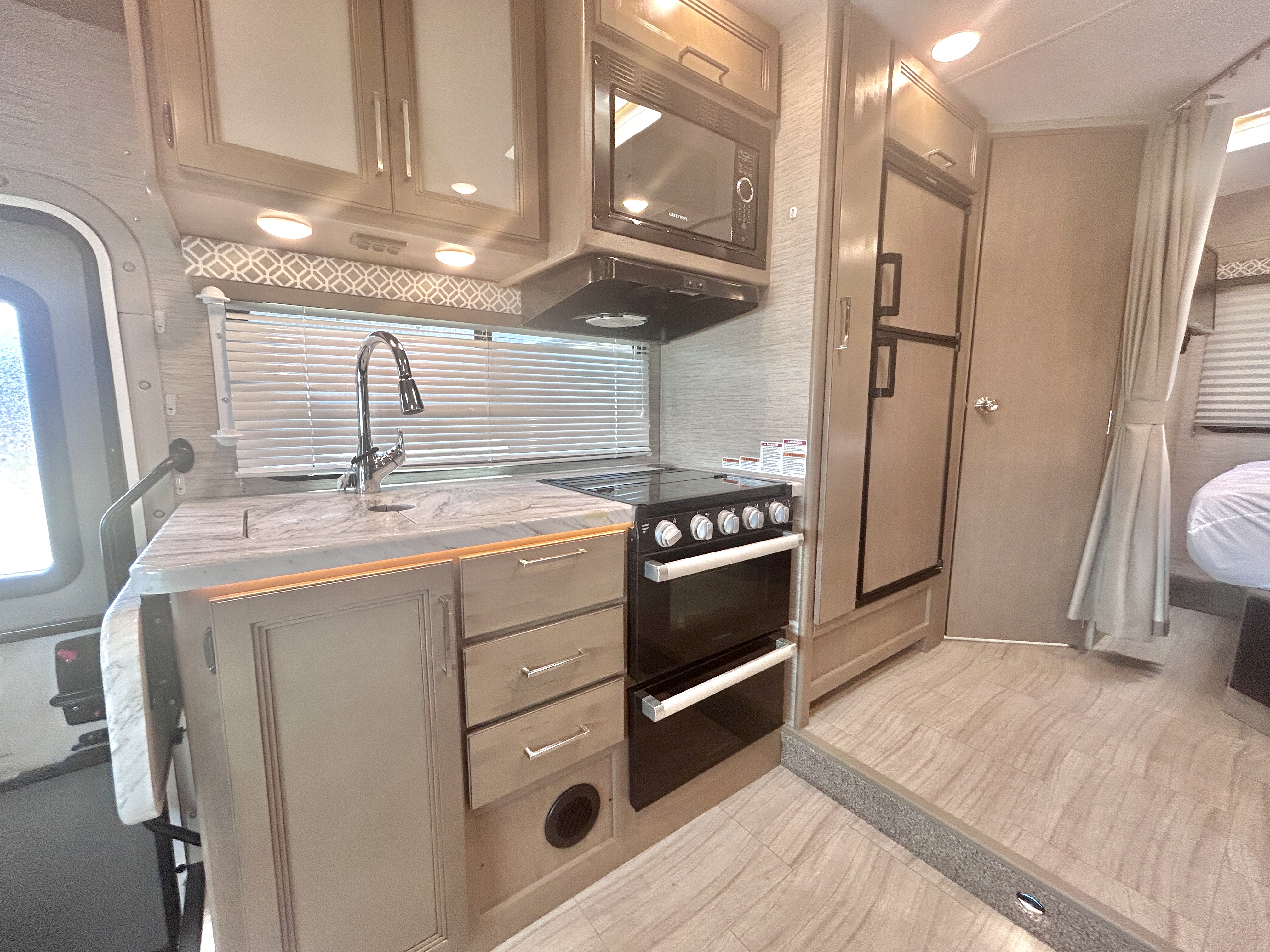 2022 Thor Motor Coach Coleman 24CM - Image 21