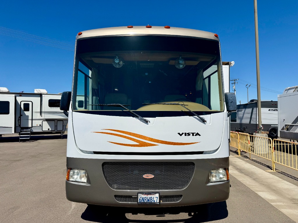 2011 Winnebago Vista 35F - Image 3