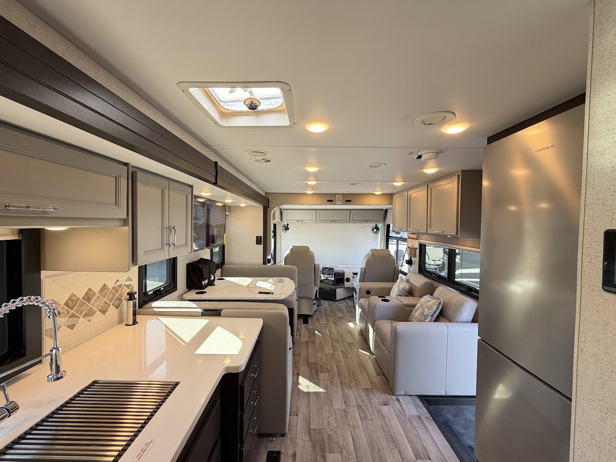 2026 THOR MOTOR COACH PALAZZO 33.6 - Image 5