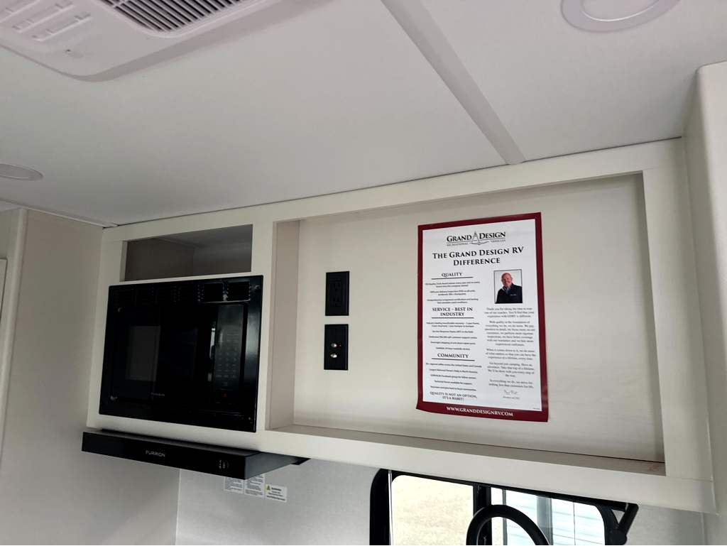 2027 GRAND DESIGN TRANSCEND 19BHX - Image 17