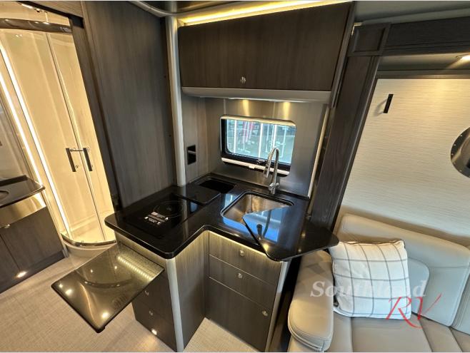 2026 Airstream Atlas Advanced Power Plus - Image 22