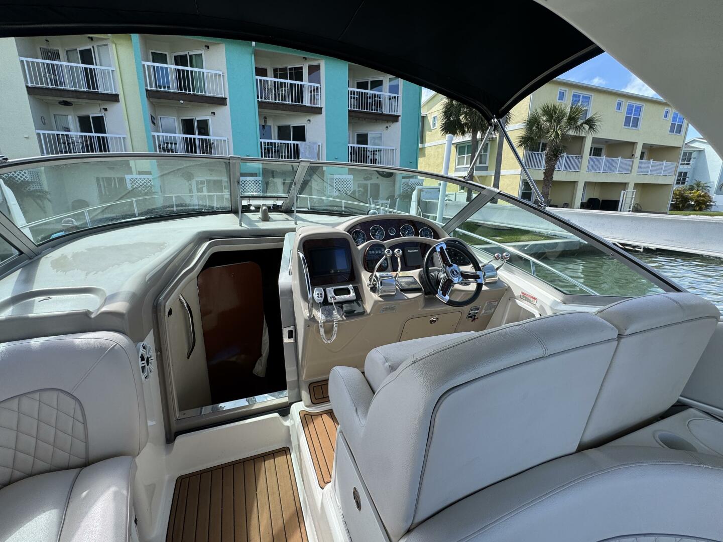 2002 Sea Ray 320 Sundancer - Image 21