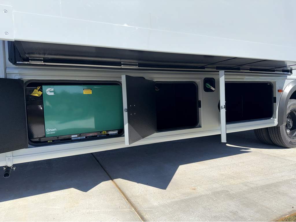 2026 GRAND DESIGN LINEAGE SERIES F 31ZW - Image 9