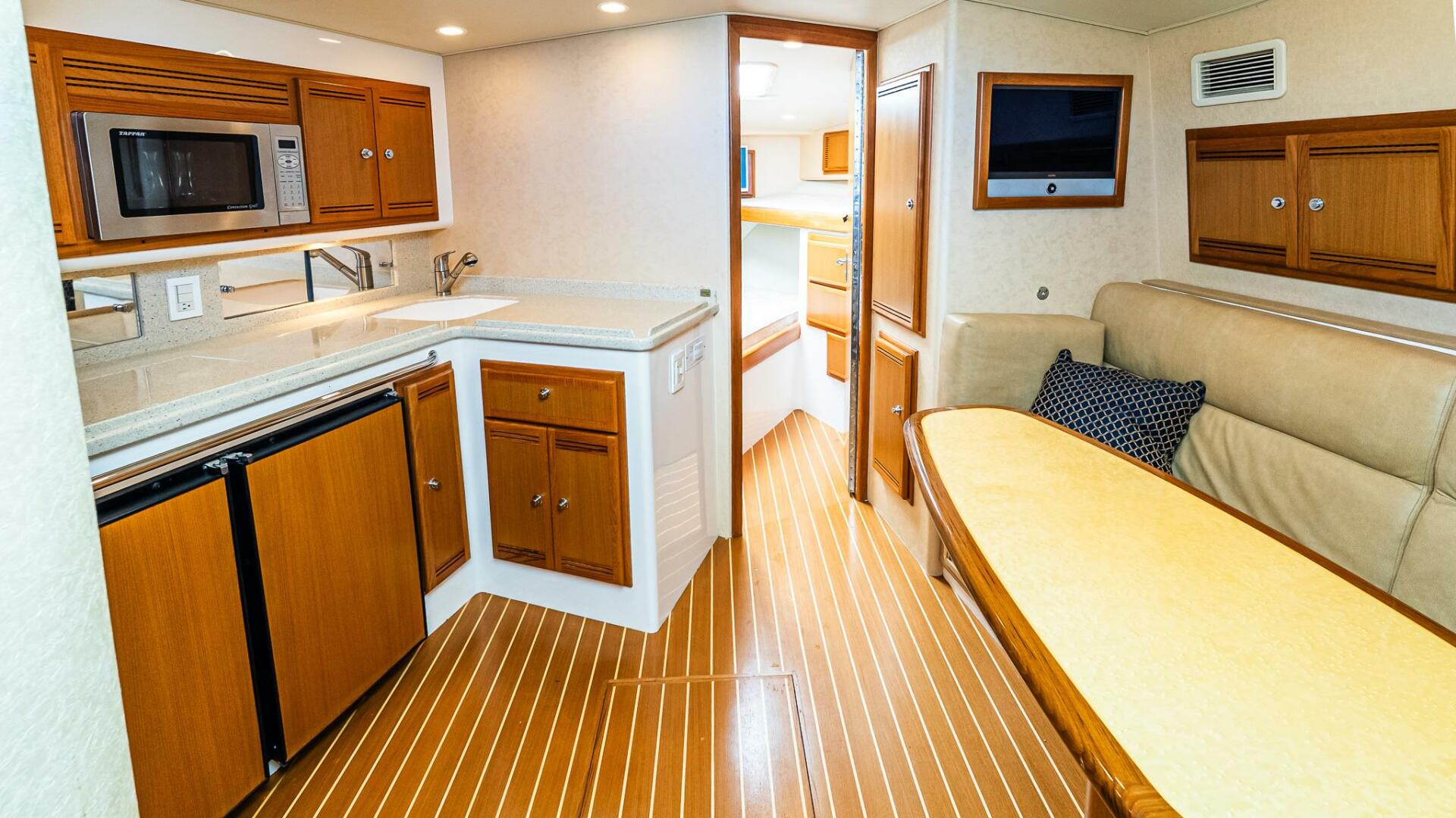 2008 Cabo 38 Express - Image 23