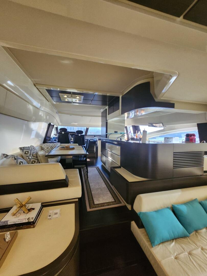 2014 Azimut Flybridge - Image 28
