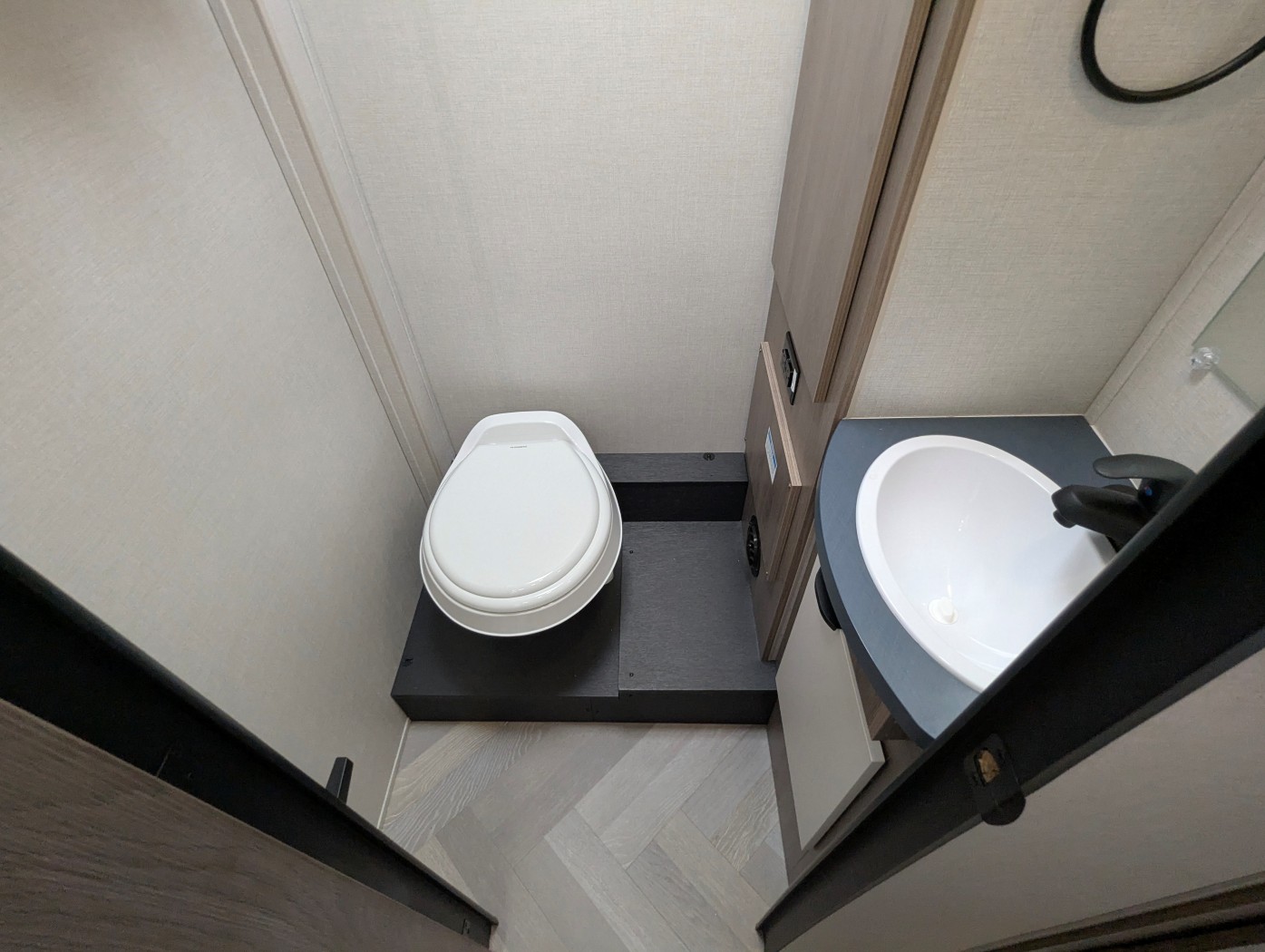 2025 Coachmen Cross Trail EV 20XG - Image 21