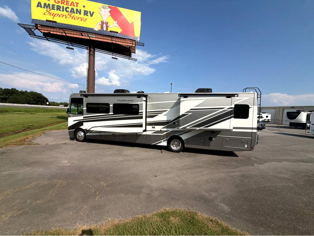 2027 THOR MOTOR COACH HURRICANE 36H - Image 5