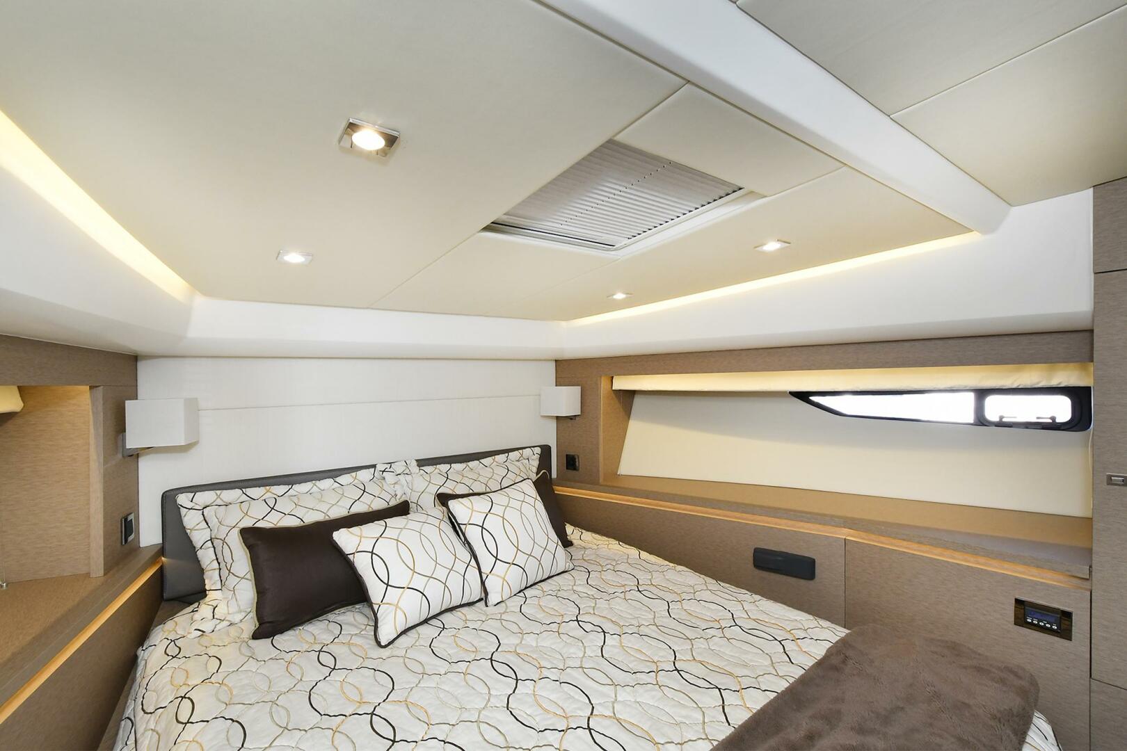 2018 Prestige 560 Fly - Image 47