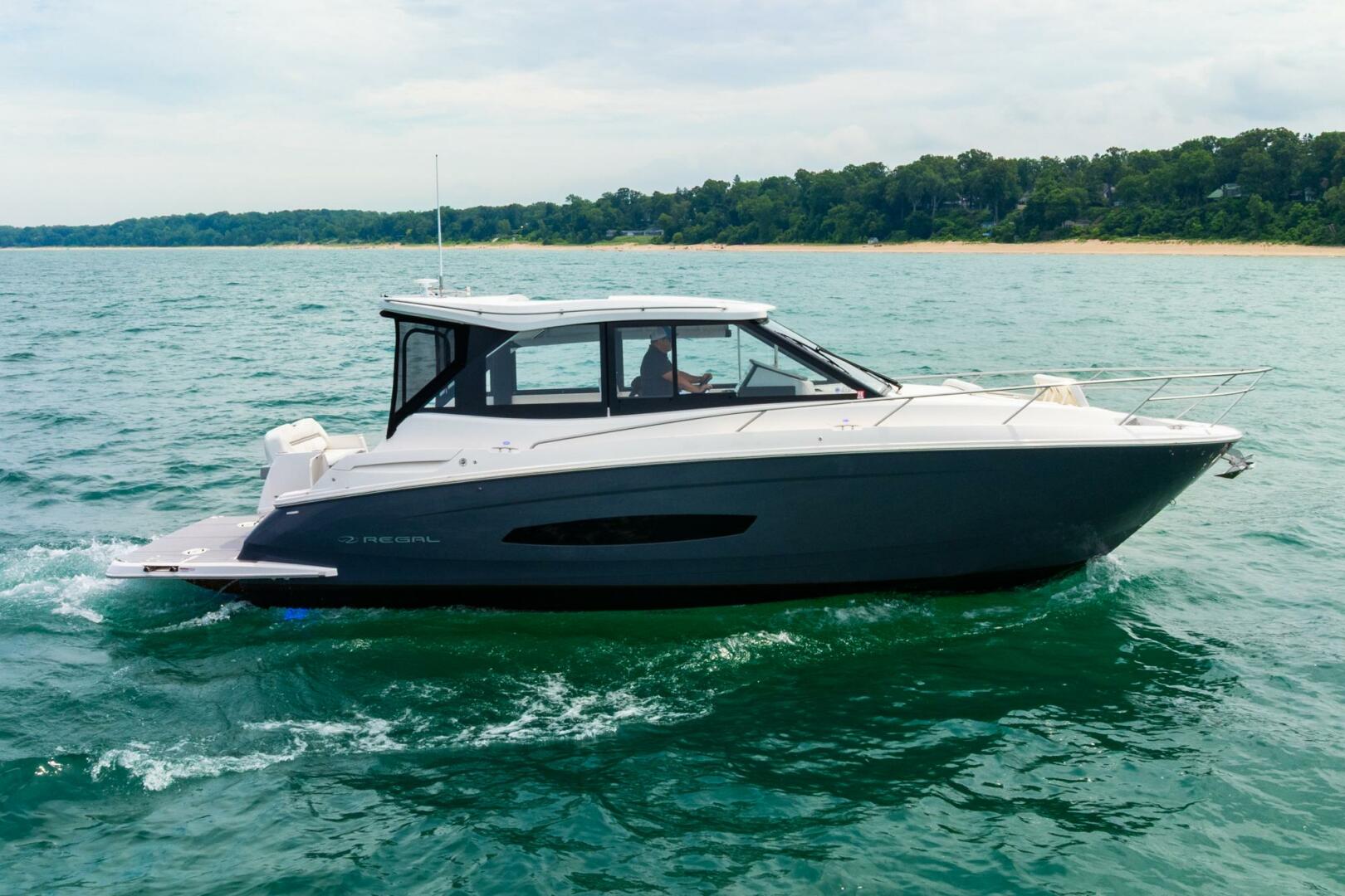 2022 Regal 36 Grande Coupe - Image 3