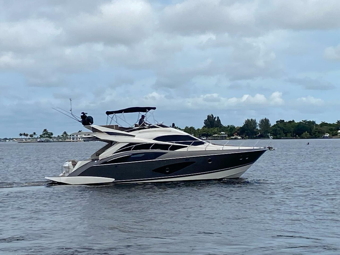 2017 Marquis 500 Sport Yacht - Image 7