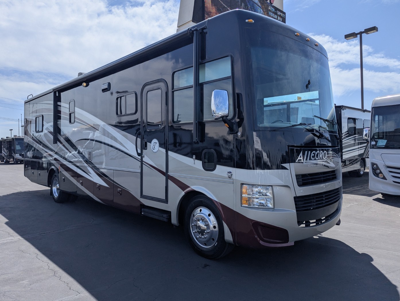 2014 Tiffin Allegro 36 LA - Image 1
