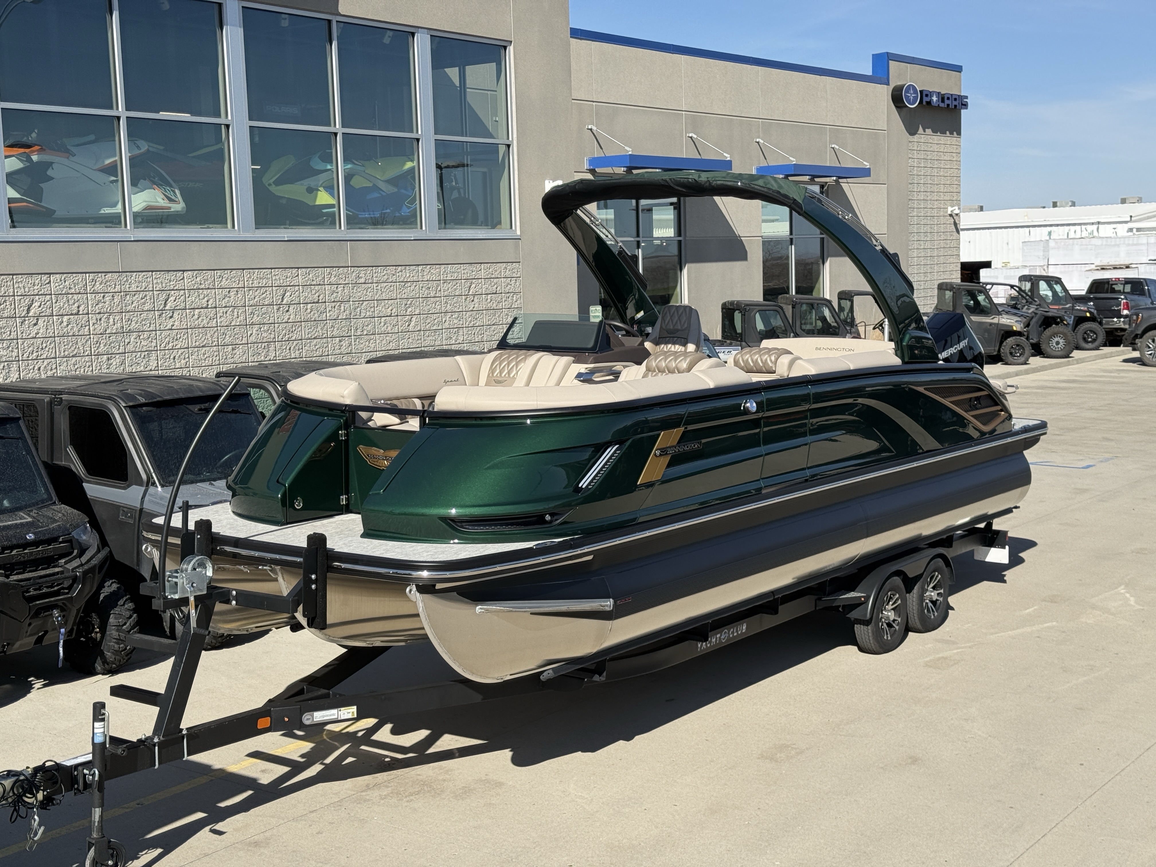 2026 Bennington 25QXSBA 425HP V10 Tritoon Pontoon - Image 5