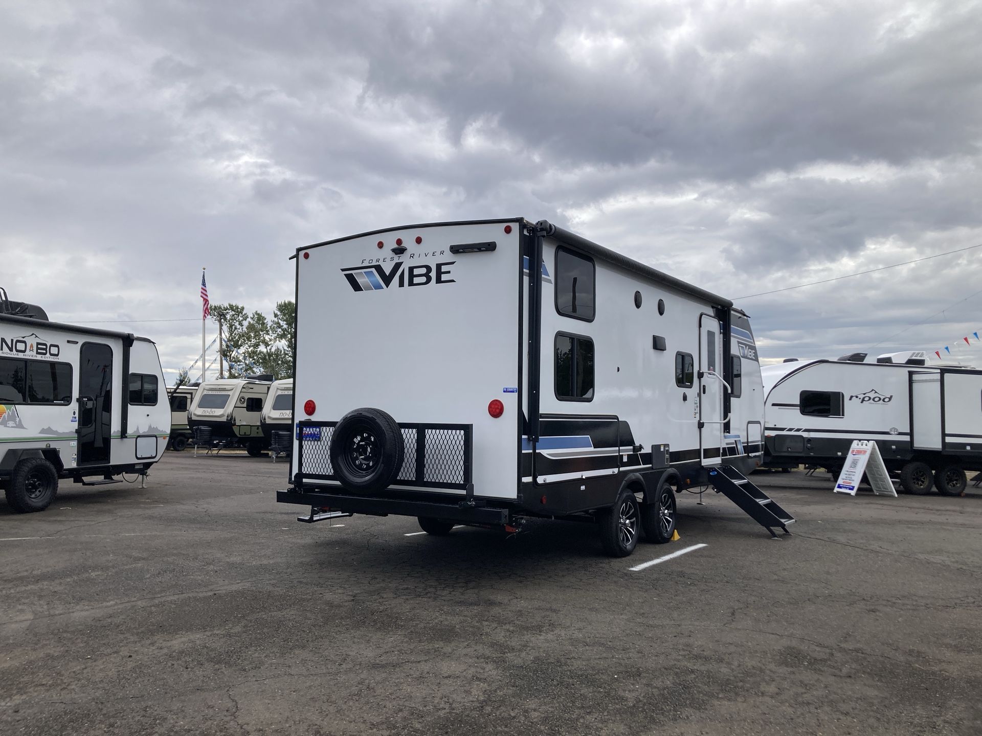 2025 Forest River Vibe 24DB - Image 8