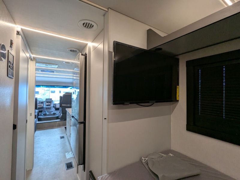 2025 Coachmen Euro 25LE - Image 15