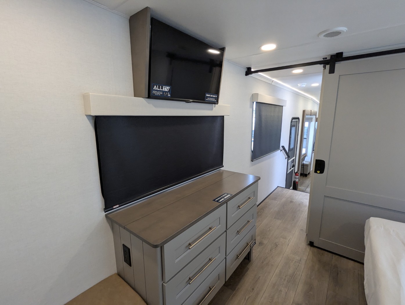 2025 Alliance RV Paradigm 375RD - Image 10