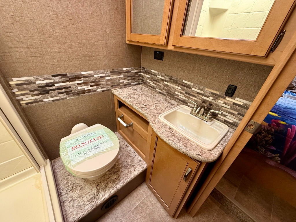 2017 Chateau 28Z - Image 19