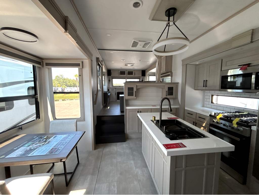 2026 GRAND DESIGN SOLITUDE 376RD - Image 7