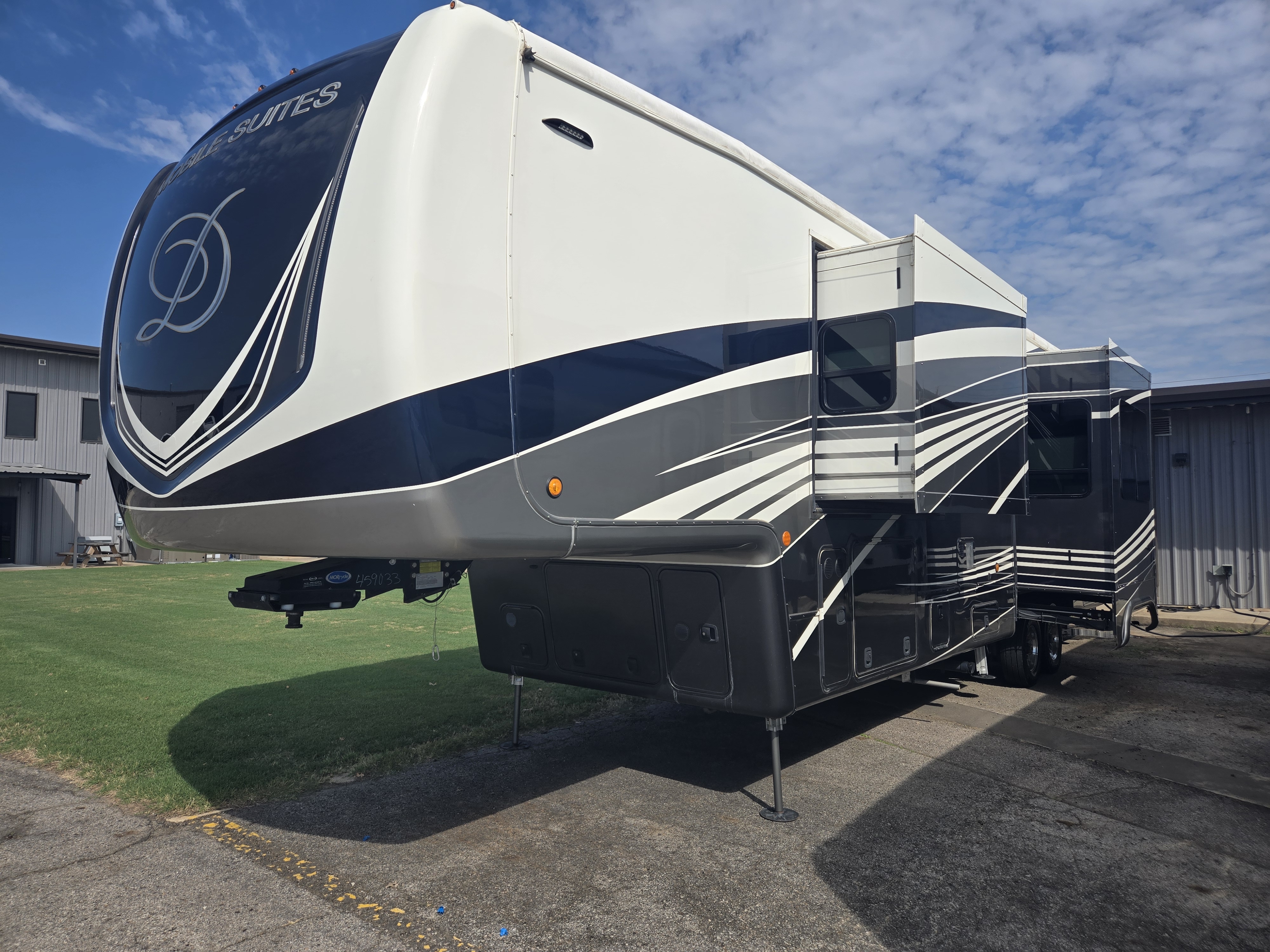 2021 DRV Mobile Suites 41RKDB - Image 3