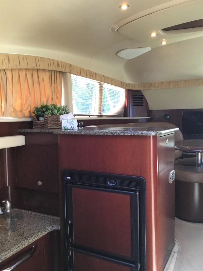 2005 Sea Ray 40 Motor Yacht - Image 20