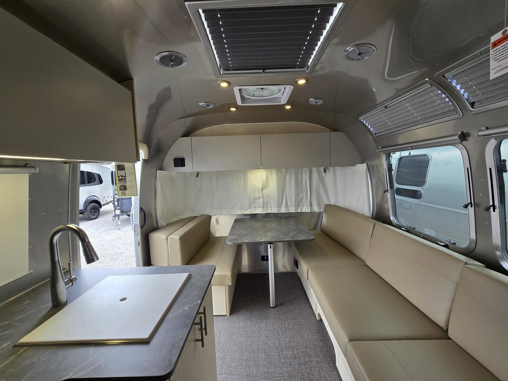 2026 AIRSTREAM FLYING CLOUD 27FBT - Image 14