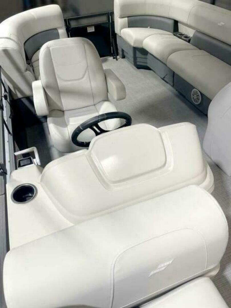 2024 Vision WX Tritoon - Image 110