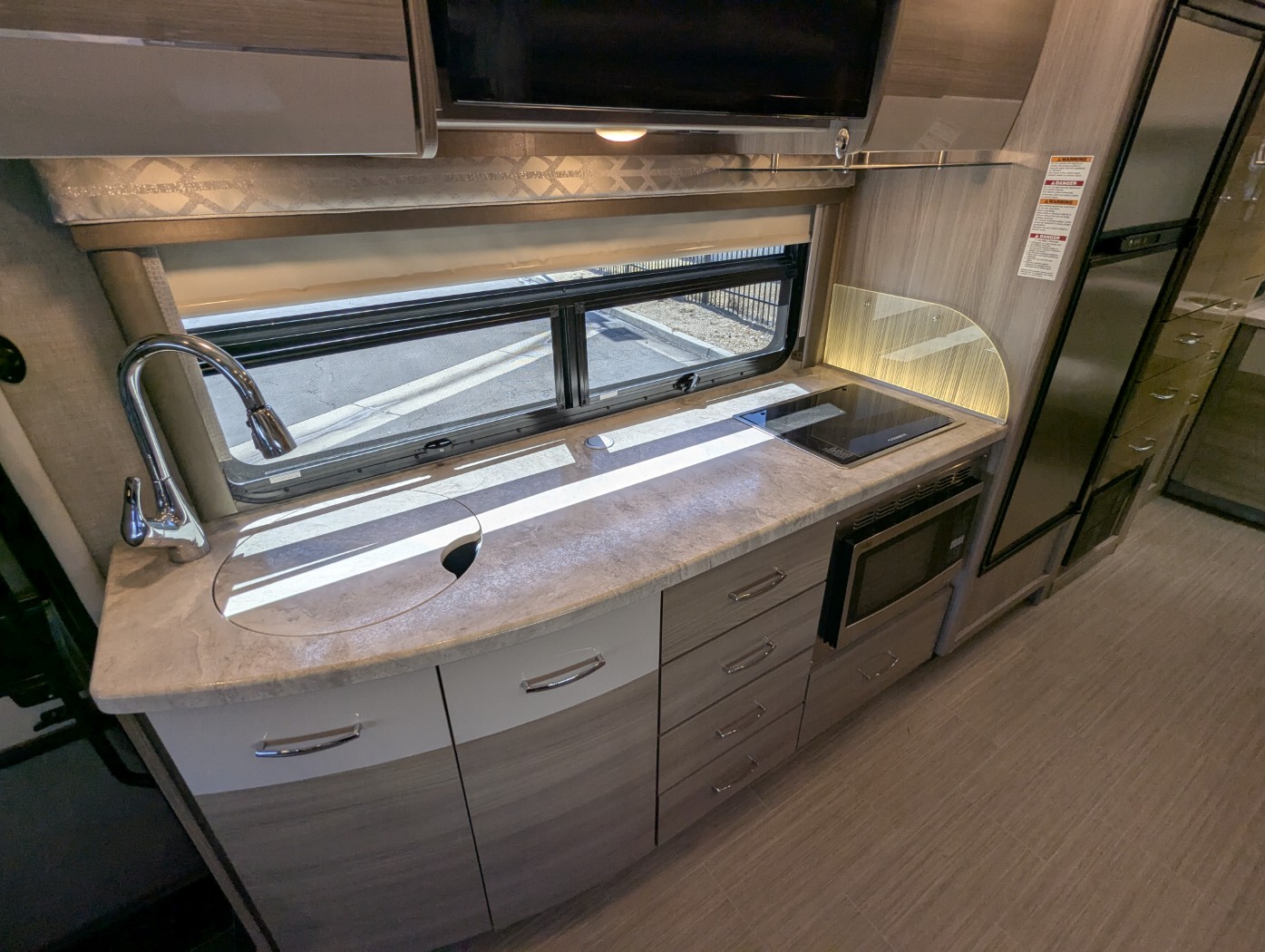 2022 Thor Motor Coach Delano Sprinter 24FB - Image 17
