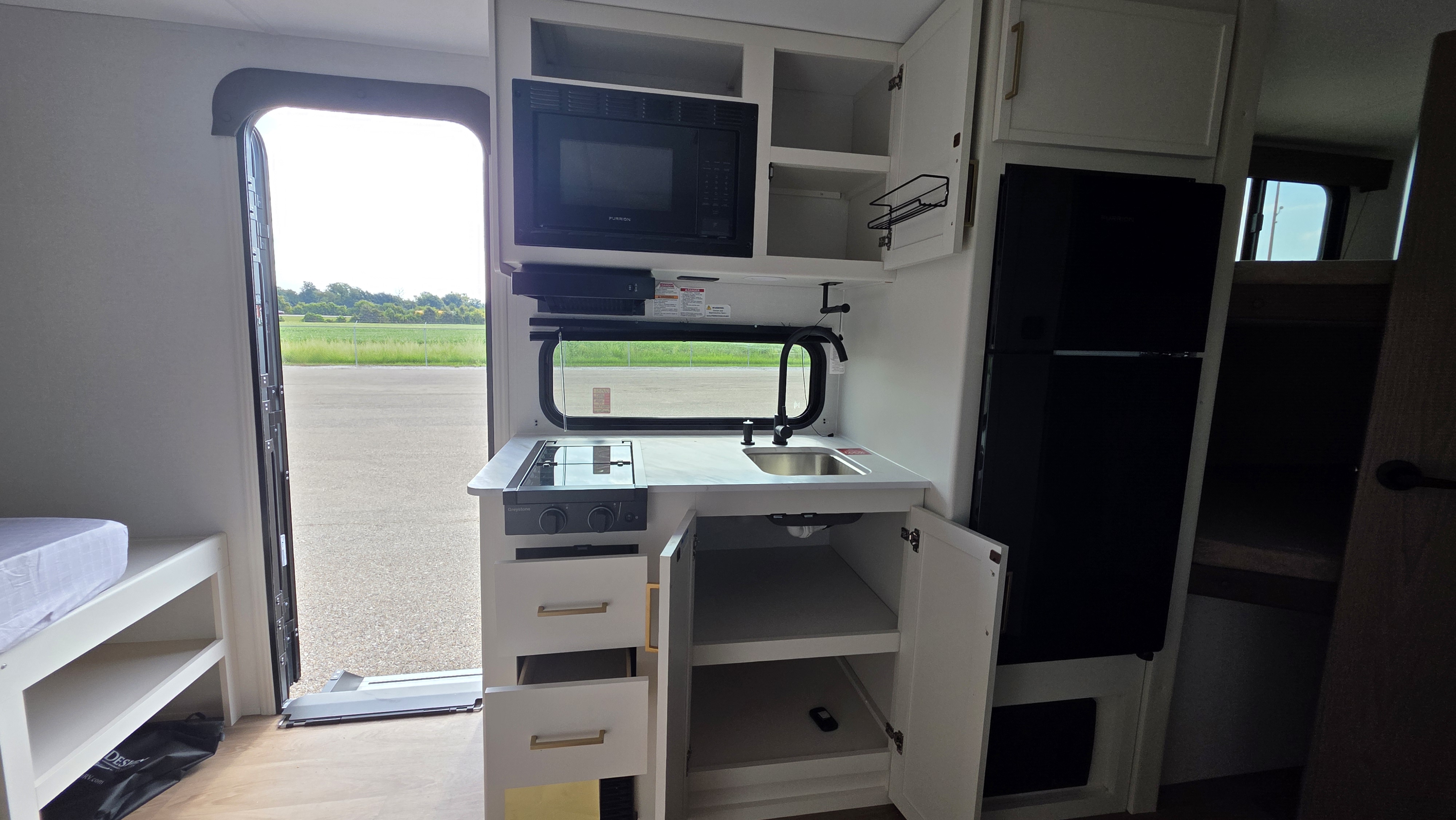 2027 GRAND DESIGN TRANSCEND 161DB - Image 9
