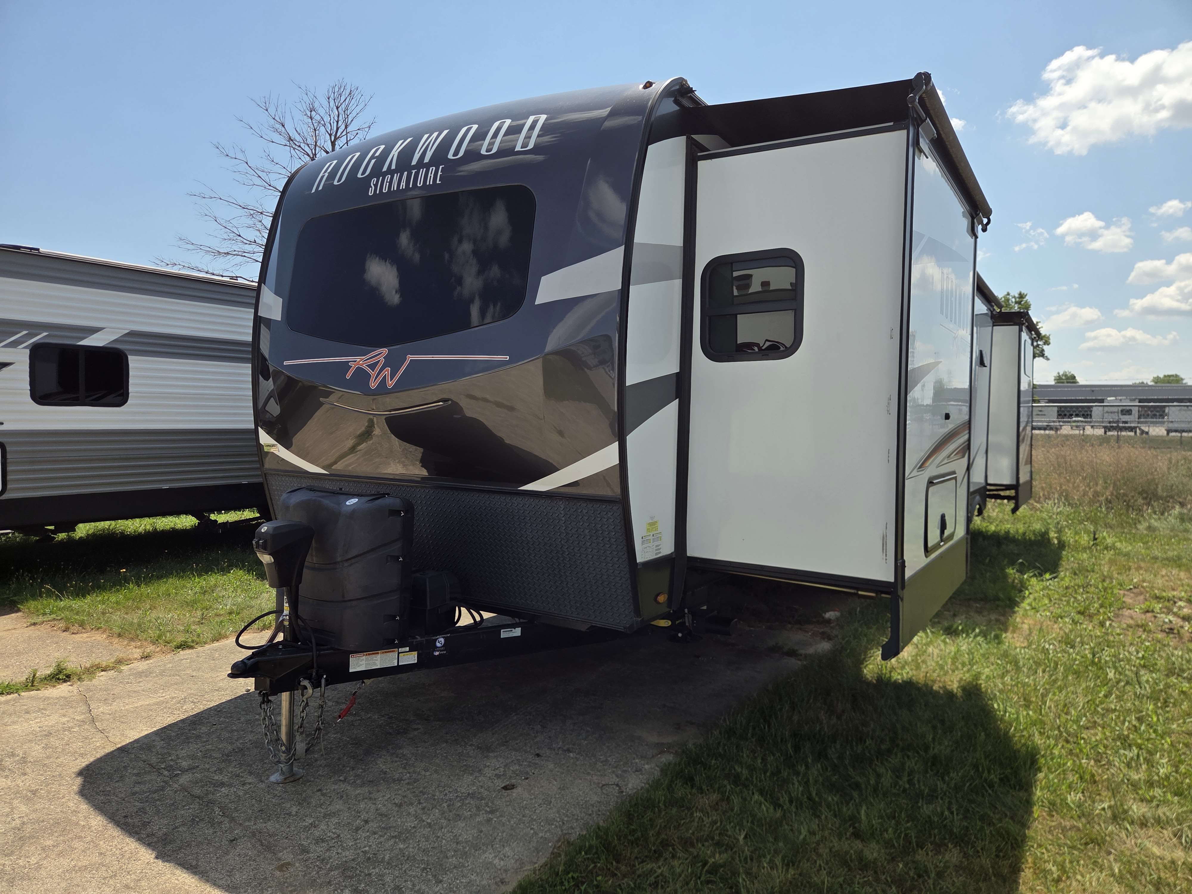 2022 Forest River Rockwood Signature Ultra Lite 8336BH - Image 5
