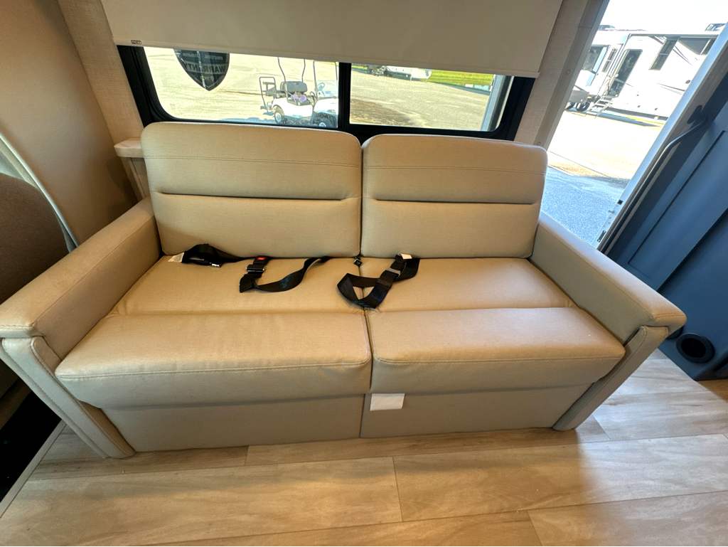 2027 THOR MOTOR COACH MAGNITUDE GA31 - Image 28