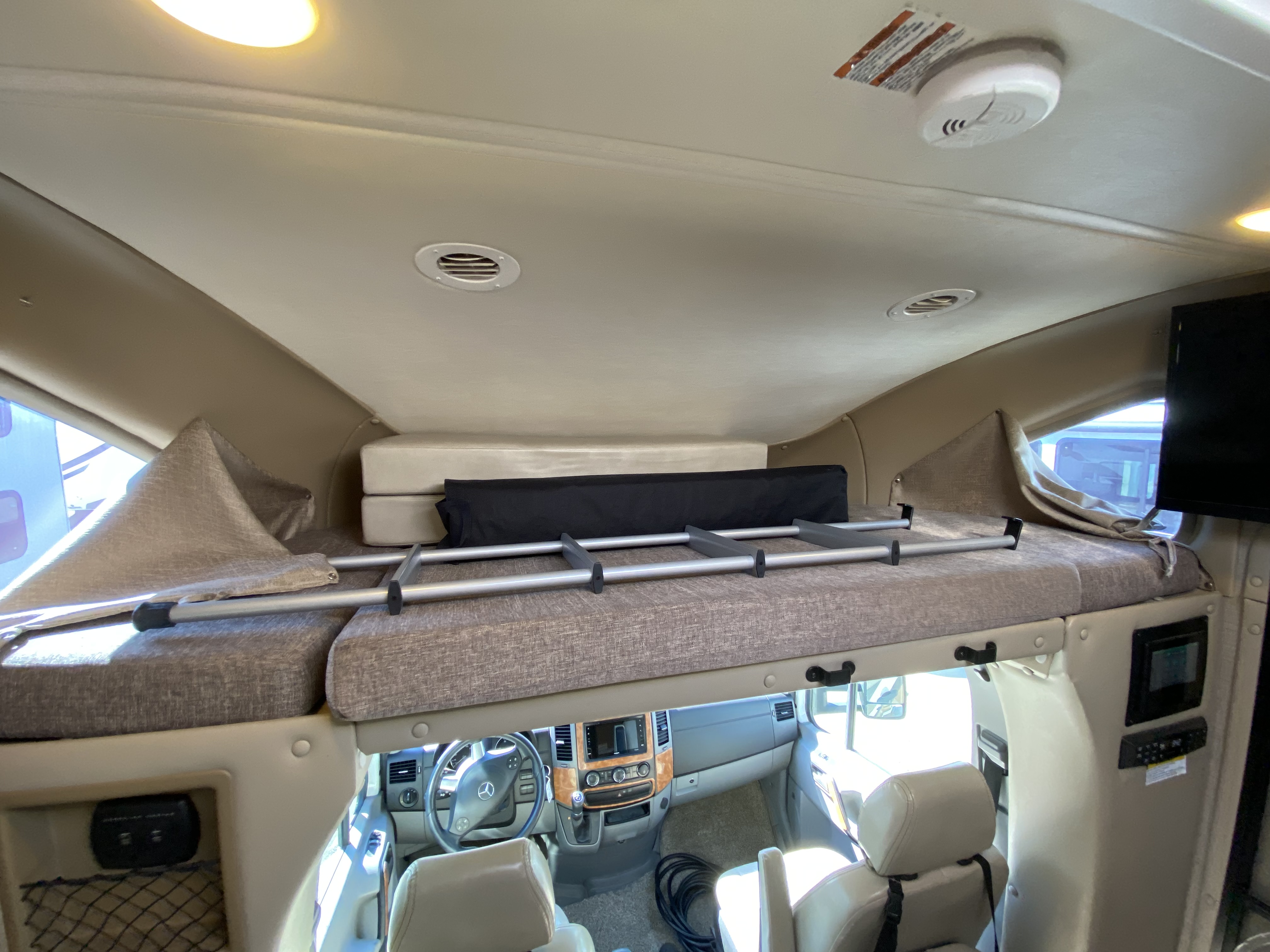 2019 THOR MOTOR COACH SYNERGY SS24 - Image 9