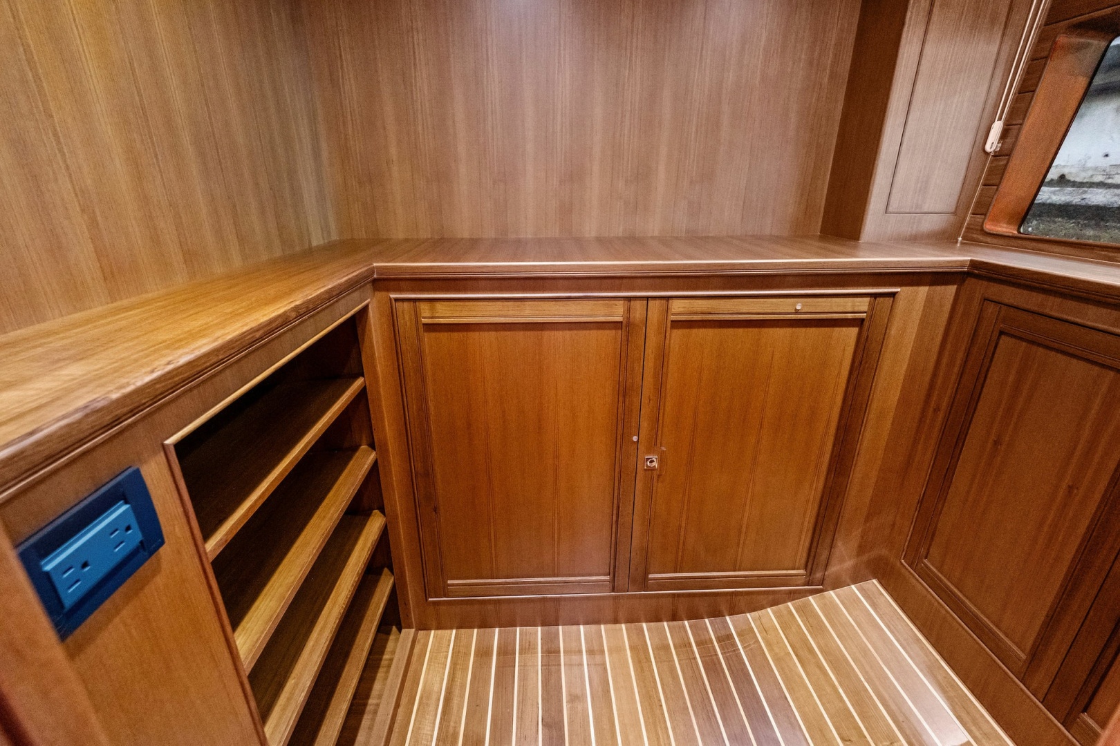 2024 Marlow 90V - Image 59