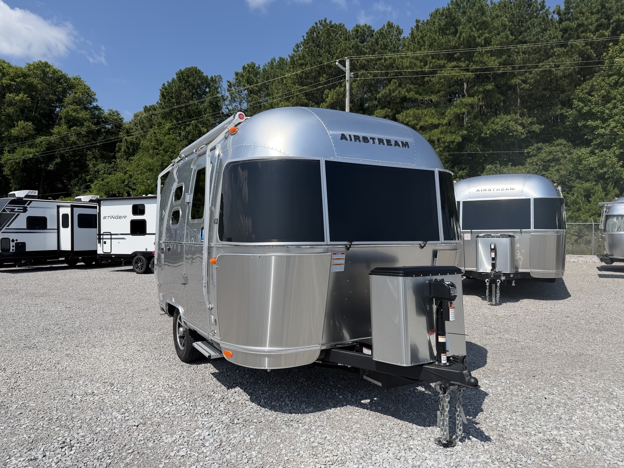 2027 AIRSTREAM CARAVEL 16RB - Image 13