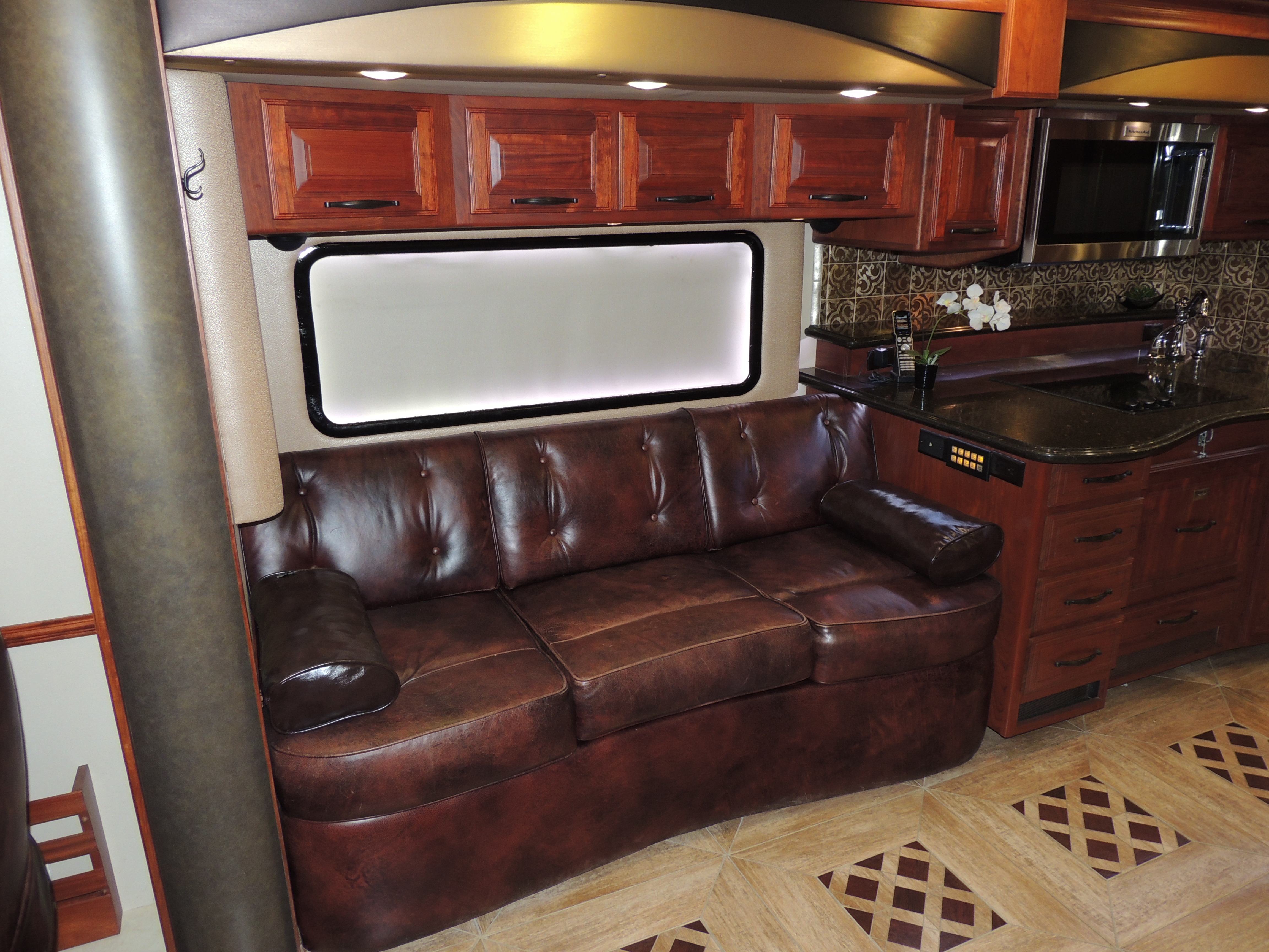 2010 Foretravel Phenix 45' Custom - exterior 10