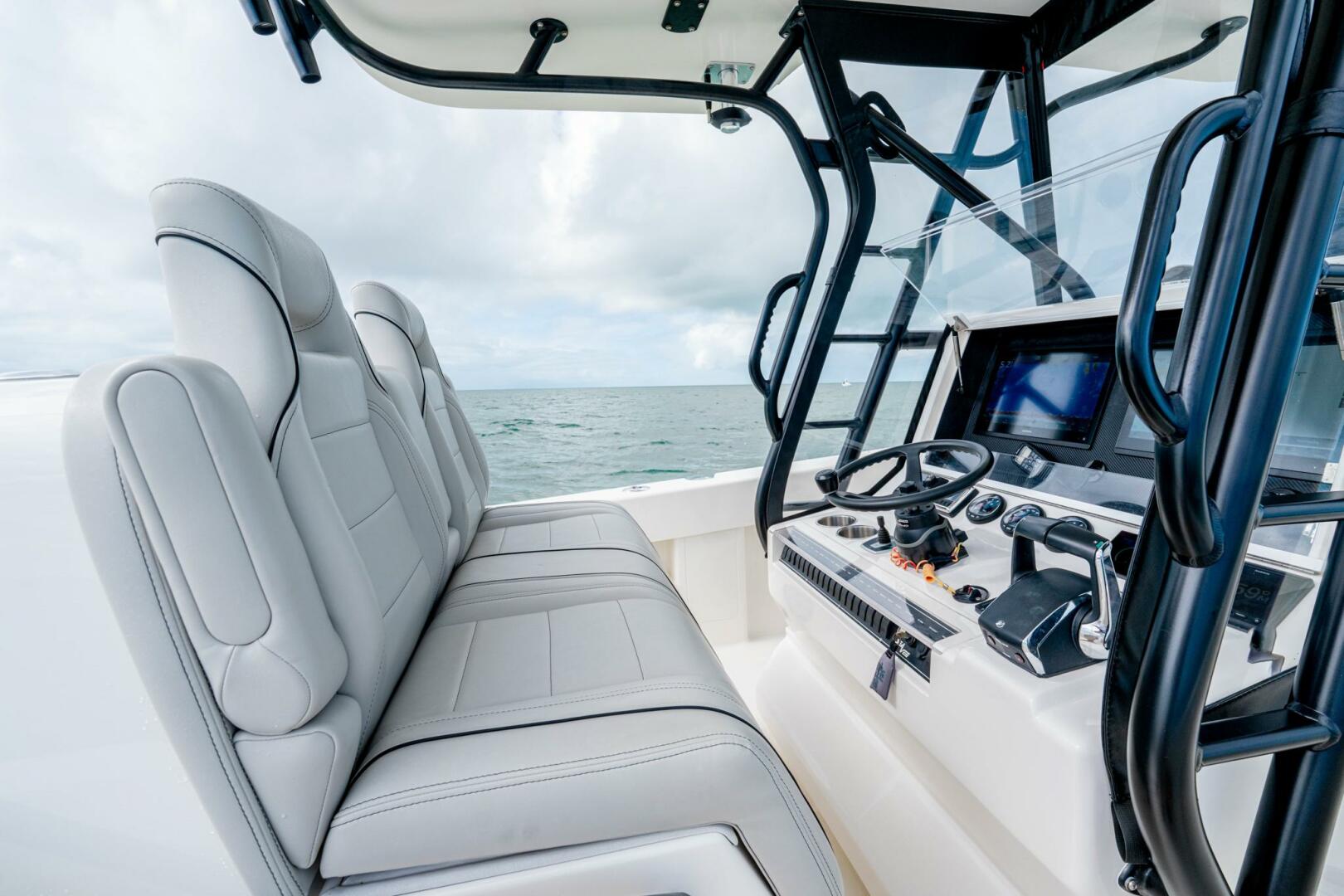 2024 SeaVee 322z - Image 30
