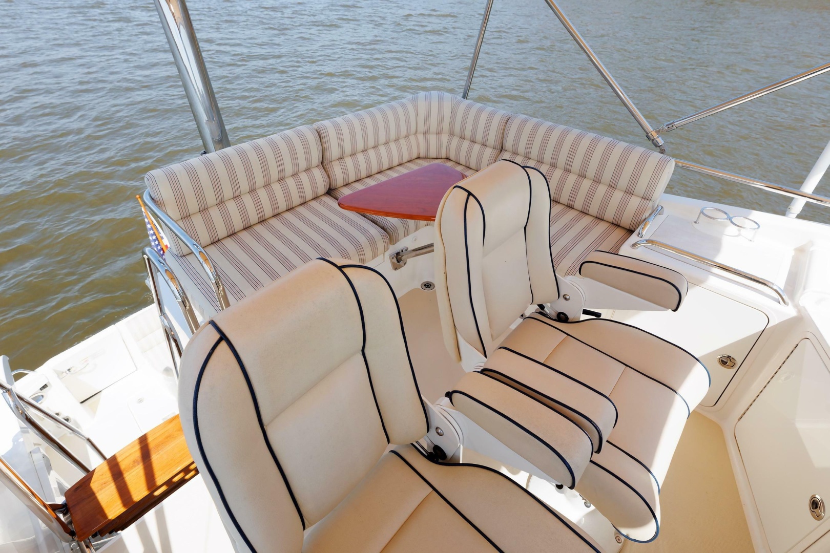 2016 Sabre 42 Fly Bridge Sedan - Image 26
