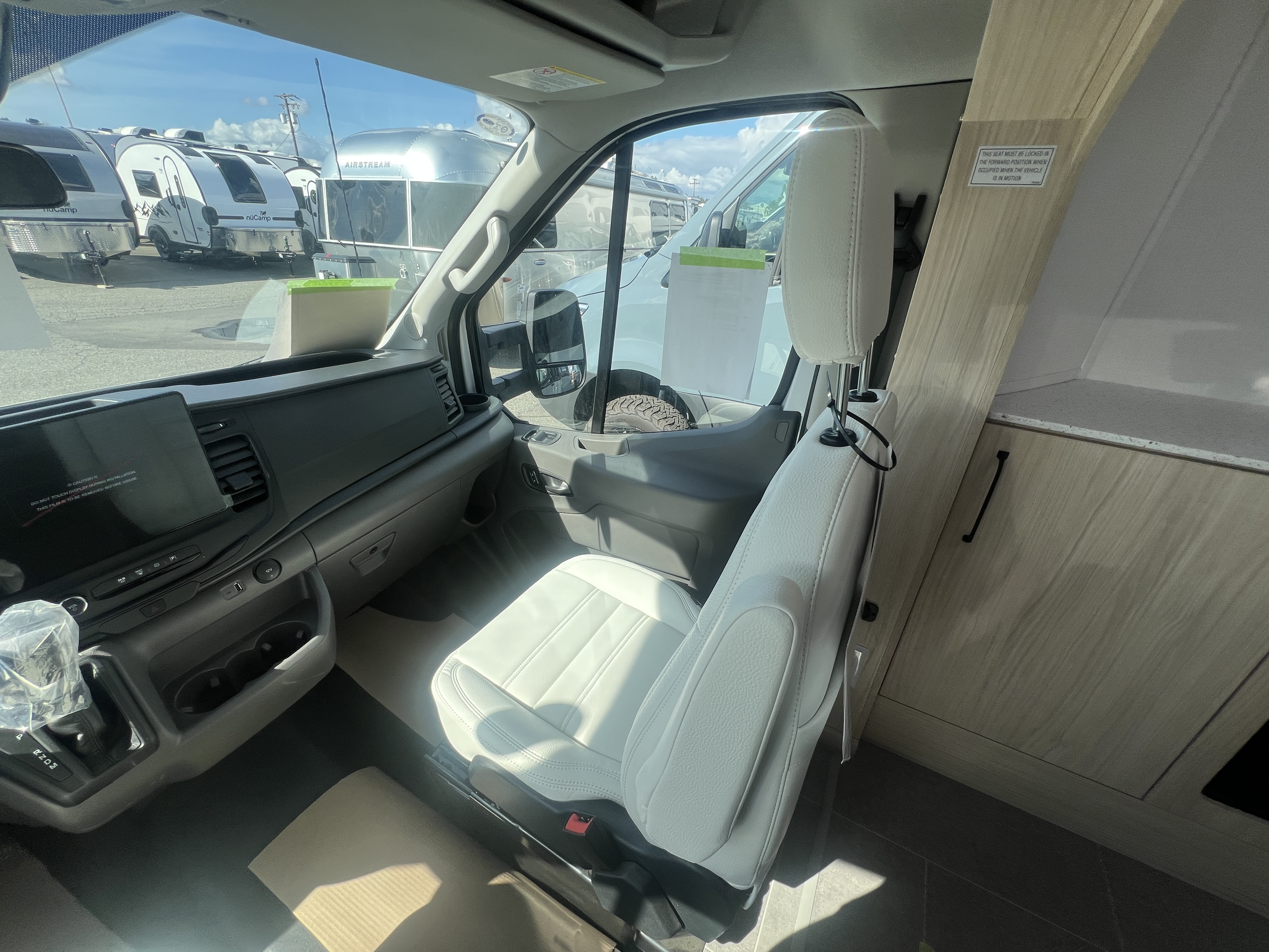 2027 Leisure Travel WONDER W24MBL - Image 12