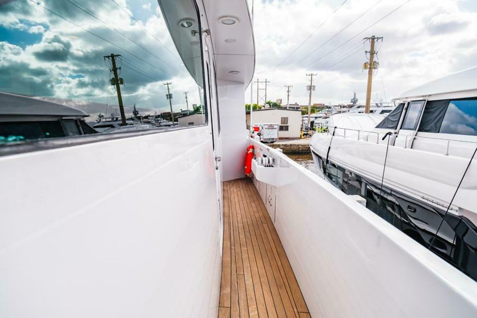 1995 Hatteras Flybridge Motor Yacht - Image 74