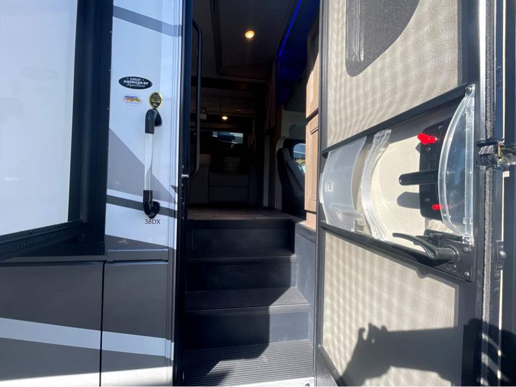 2026 THOR MOTOR COACH PASADENA 38DX - Image 18